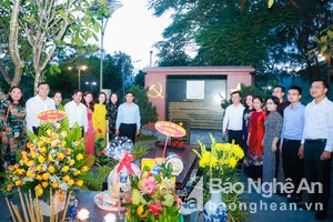 Lãnh đạo tỉnh Nghệ An dâng hương tưởng niệm đồng chí Lê Hồng Phong tại Nghĩa trang Hàng Dương (Côn Đảo).