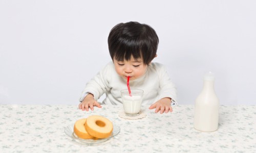 Nỗi đau đầu về chuyện ăn uống bừa bãi của con mình sẽ tan biến nếu cha mẹ áp dụng 7 chiêu kinh điển này - Ảnh 4