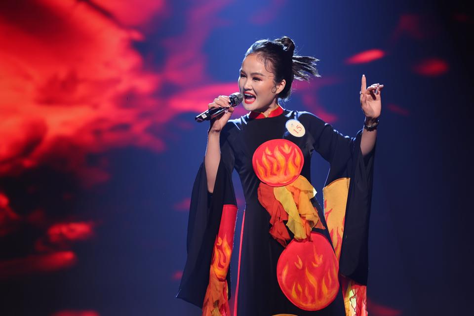Nguyễn Thị Hiếu SBD 15 (sinh năm 1995) đã trở thành thí sinh có điểm cao nhất trong phòng cách dân gian