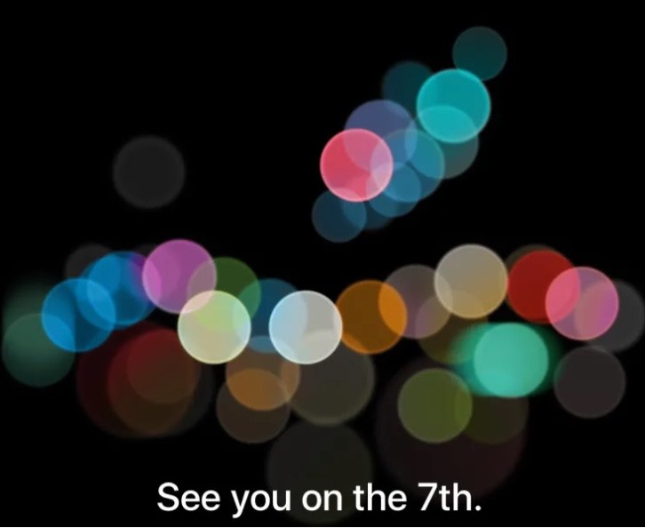 Thư mời tham gia sự kiện tháng 9 năm 2016 cho thấy logo của Apple được tạo thành từ hiệu ứng bokeh nhiều màu.  Ảnh: Apple