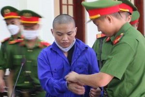 Bị cáo Nguyễn Chí Tuấn tại phiên tòa.  Ảnh: An Quỳnh.