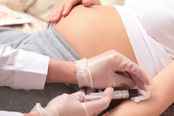 Sàng lọc di truyền trước khi sinh là xét nghiệm di truyền cung cấp thông tin về thai nhi trước khi sinh